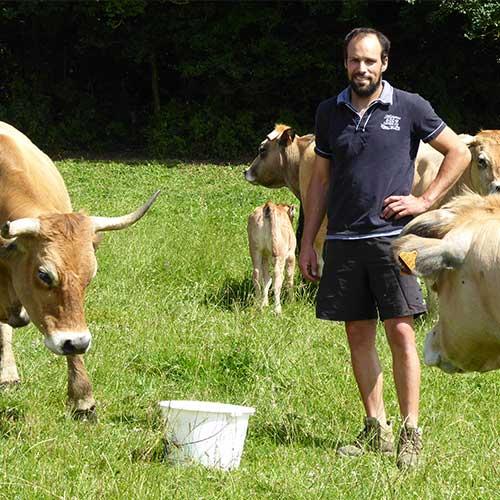 Yoann Defert en polyculture-élevage et maraîchage à Saint-Père Yoann Defert en polyculture-élevage et maraîchage à Saint-Père